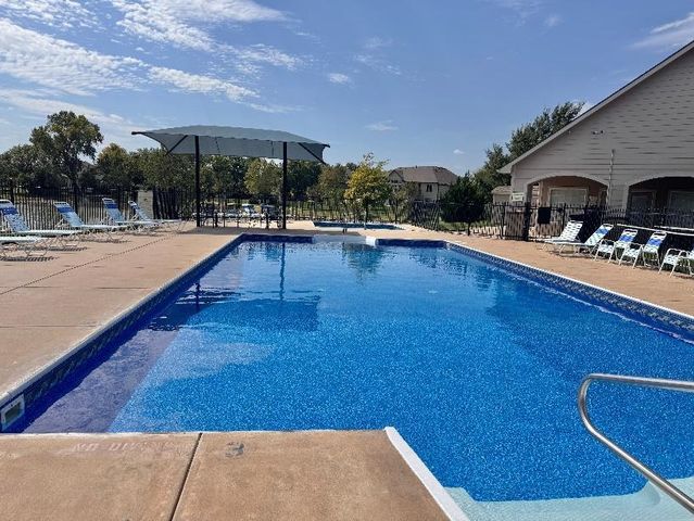 405 S Fawnwood St, Wichita, KS 67235