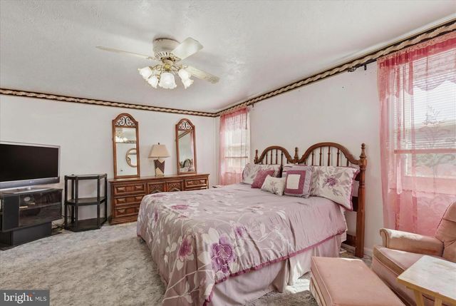1209 SHADY GLEN DR, District Heights, MD 20747
