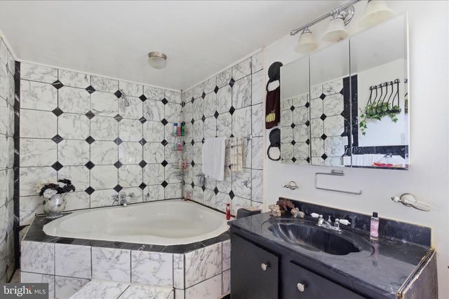 1209 SHADY GLEN DR, District Heights, MD 20747