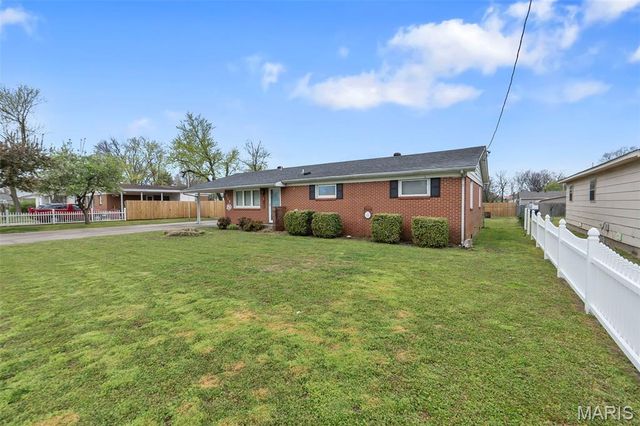 215 Missouri Avenue, Sikeston, MO 63801