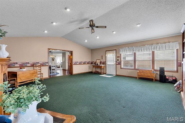 215 Missouri Avenue, Sikeston, MO 63801