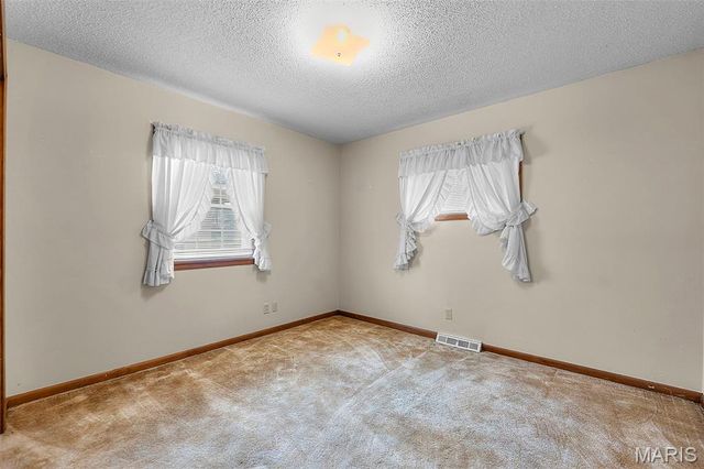 215 Missouri Avenue, Sikeston, MO 63801