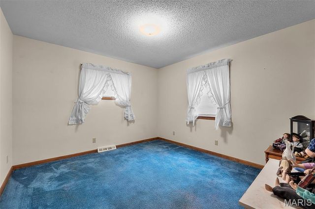 215 Missouri Avenue, Sikeston, MO 63801