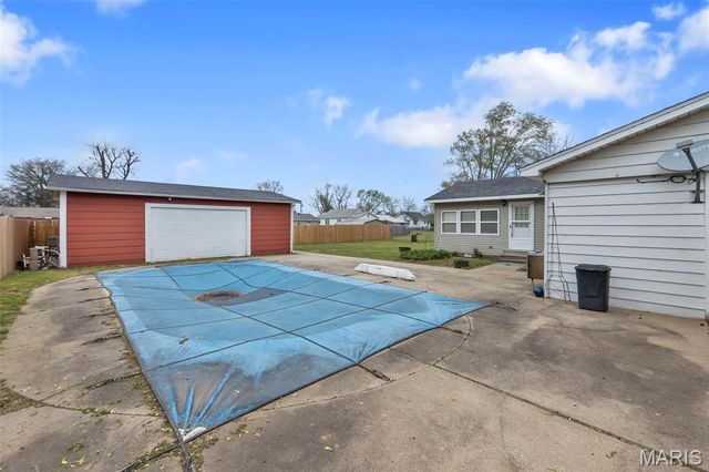 215 Missouri Avenue, Sikeston, MO 63801