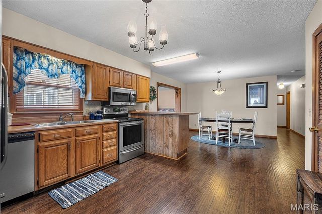 215 Missouri Avenue, Sikeston, MO 63801