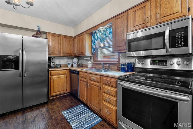 215 Missouri Avenue, Sikeston, MO 63801