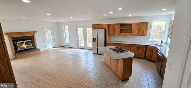 2450 FISSELS CHURCH RD, Glen Rock, PA 17327