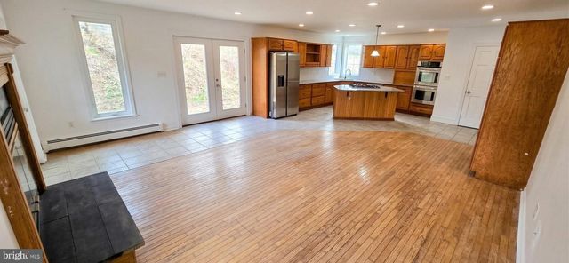 2450 FISSELS CHURCH RD, Glen Rock, PA 17327