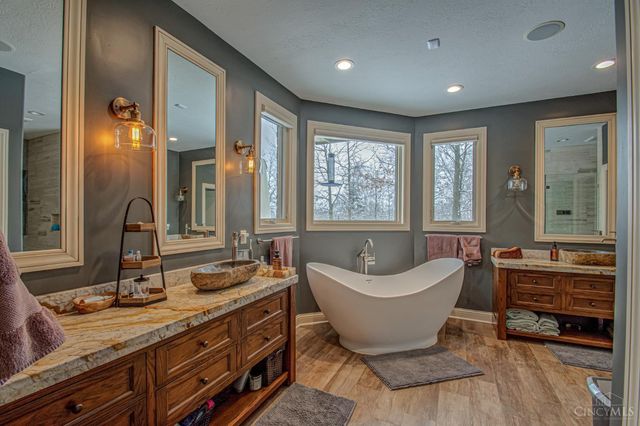 9428 Old Bridge Drive, Washington Twp, OH 45458