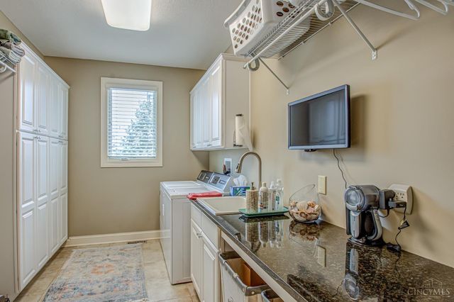 9428 Old Bridge Drive, Washington Twp, OH 45458