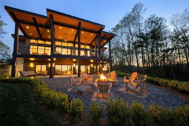 231 Keowee Turtlehead Road, Salem, SC 29676