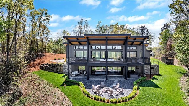 231 Keowee Turtlehead Road, Salem, SC 29676