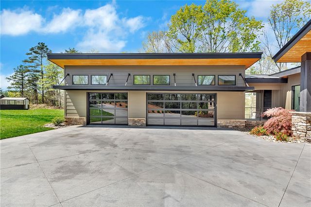 231 Keowee Turtlehead Road, Salem, SC 29676