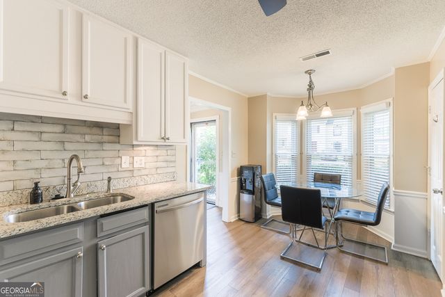 1022 Oaks Parkway SE, Smyrna, GA 30082