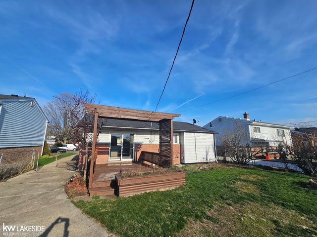 30541 Bluehill Street, Roseville, MI 48066