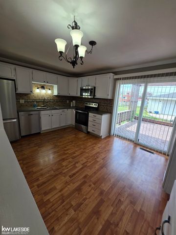 30541 Bluehill Street, Roseville, MI 48066