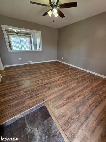 30541 Bluehill Street, Roseville, MI 48066
