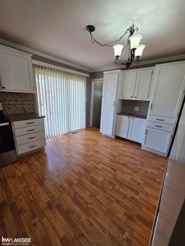 30541 Bluehill Street, Roseville, MI 48066