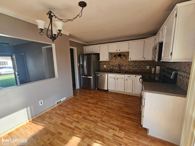 30541 Bluehill Street, Roseville, MI 48066