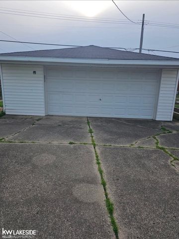 30541 Bluehill Street, Roseville, MI 48066