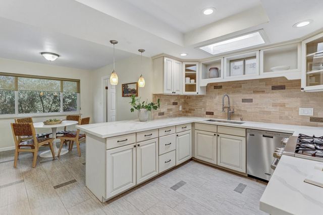 861 Wixford Way, Sacramento, CA 95864