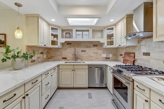 861 Wixford Way, Sacramento, CA 95864