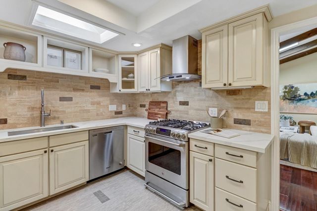 861 Wixford Way, Sacramento, CA 95864