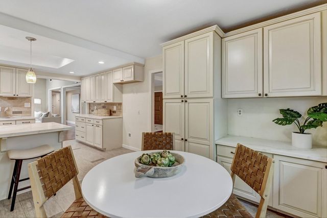 861 Wixford Way, Sacramento, CA 95864