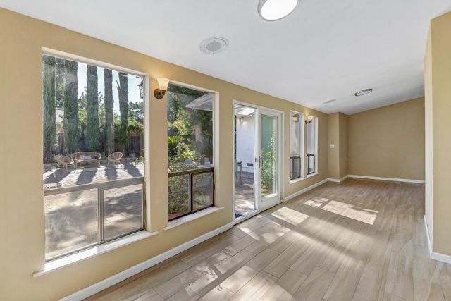 861 Wixford Way, Sacramento, CA 95864