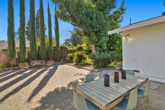 861 Wixford Way, Sacramento, CA 95864