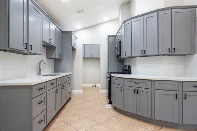 218 Las Brisas, Pomona, CA 91768