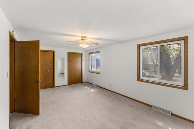 2347 E 38th Street, Des Moines, IA 50317