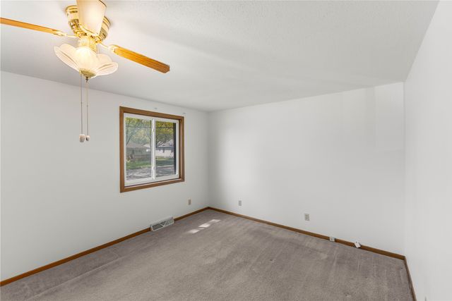 2347 E 38th Street, Des Moines, IA 50317
