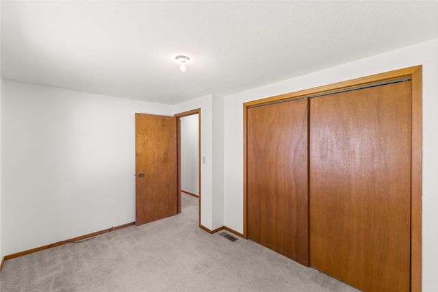 2347 E 38th Street, Des Moines, IA 50317