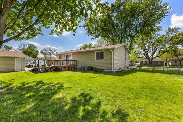 2347 E 38th Street, Des Moines, IA 50317