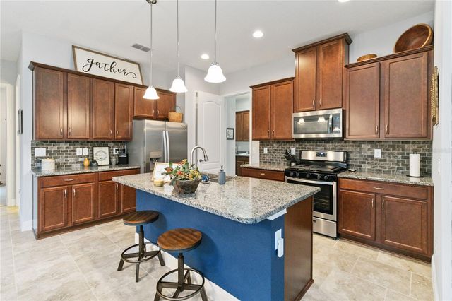 2487 YELLOW BRICK ROAD, St Cloud, FL 34772