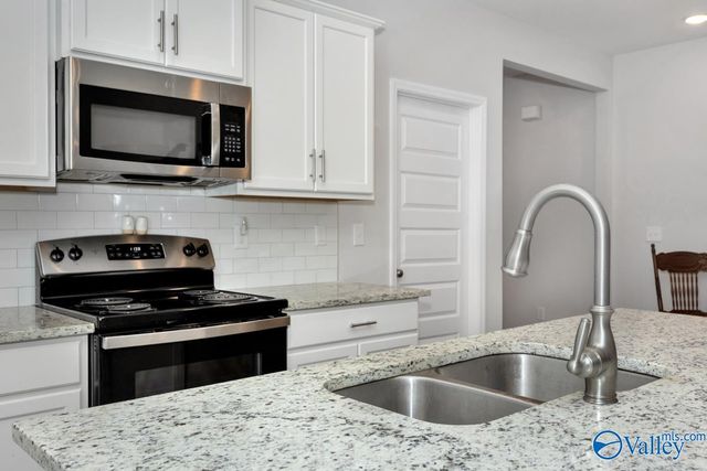 408 Ronnie Drive SE, Hartselle, AL 35640