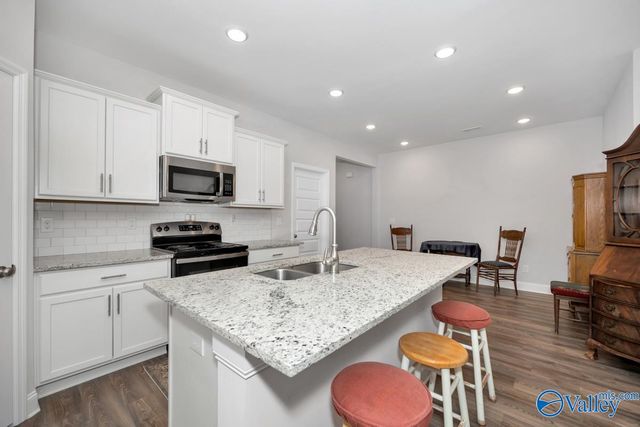 408 Ronnie Drive SE, Hartselle, AL 35640