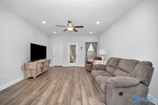 408 Ronnie Drive SE, Hartselle, AL 35640