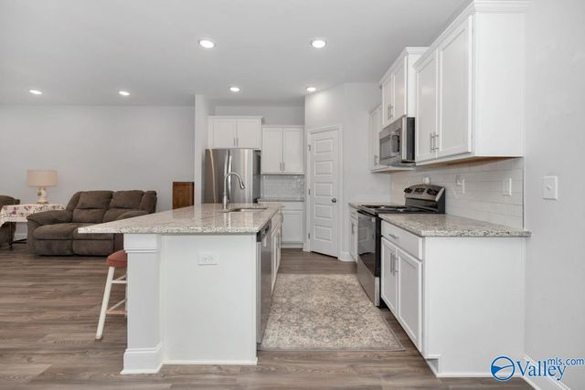 408 Ronnie Drive SE, Hartselle, AL 35640