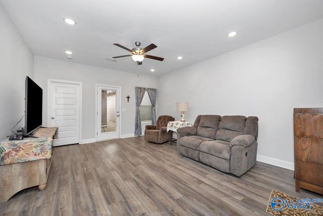 408 Ronnie Drive SE, Hartselle, AL 35640