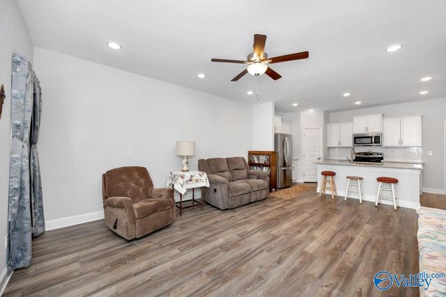 408 Ronnie Drive SE, Hartselle, AL 35640