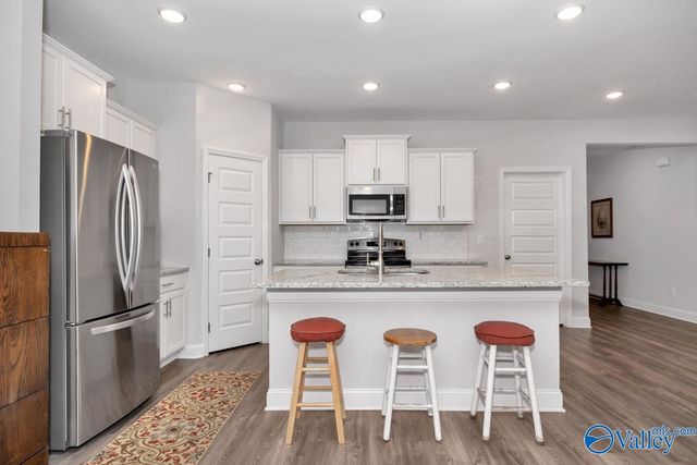 408 Ronnie Drive SE, Hartselle, AL 35640