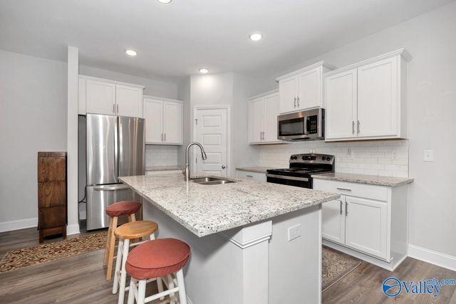 408 Ronnie Drive SE, Hartselle, AL 35640