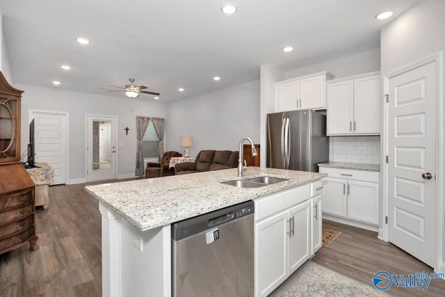 408 Ronnie Drive SE, Hartselle, AL 35640