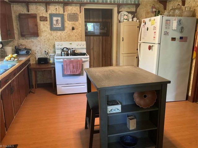 2190 Sullivan Road, Thomasville, NC 27360