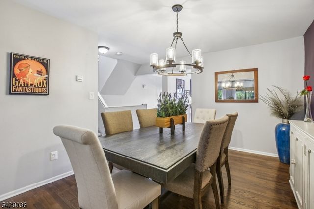 12 Louisburg Sq, Verona Twp., NJ 07044