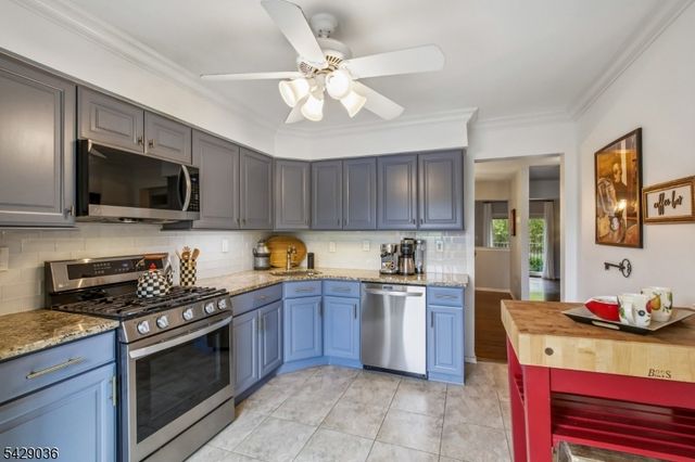 12 Louisburg Sq, Verona Twp., NJ 07044