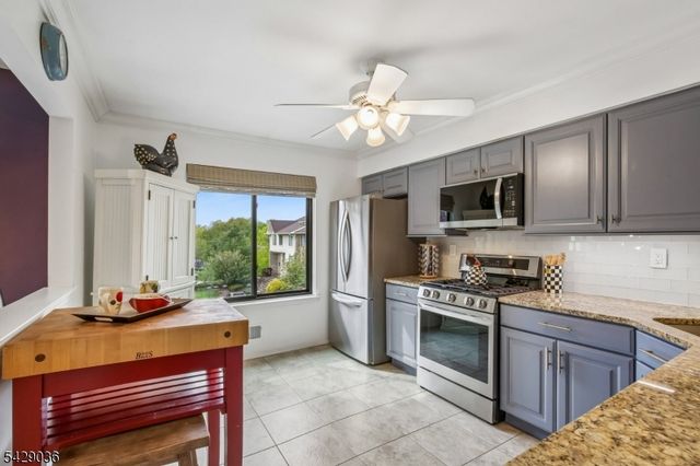 12 Louisburg Sq, Verona Twp., NJ 07044