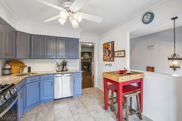 12 Louisburg Sq, Verona Twp., NJ 07044